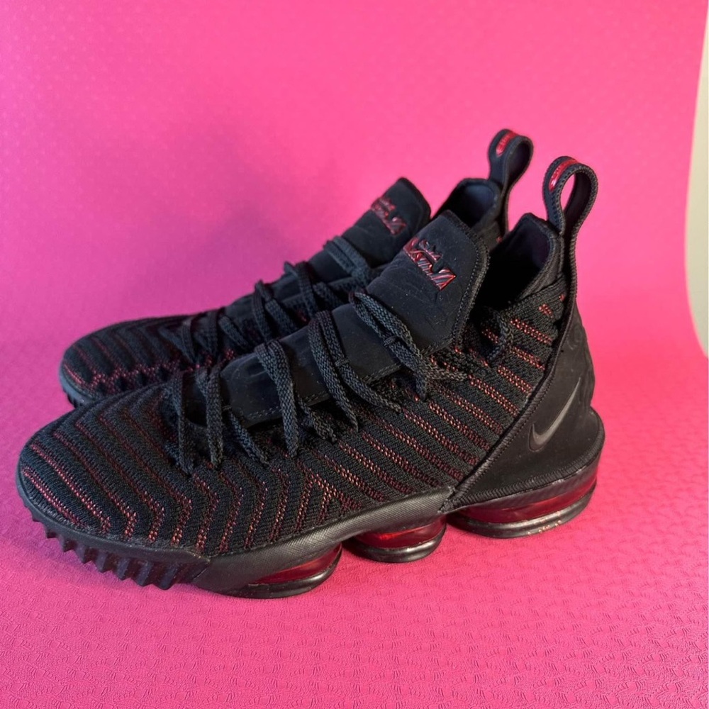 LEBRON 16 FRESH BRED BASKETBALL SHOES